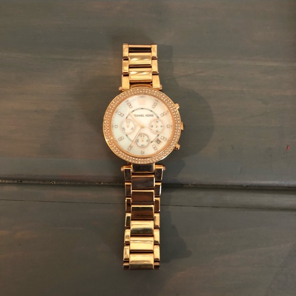 Michael Kors rose gold watch - Picture 3 of 3